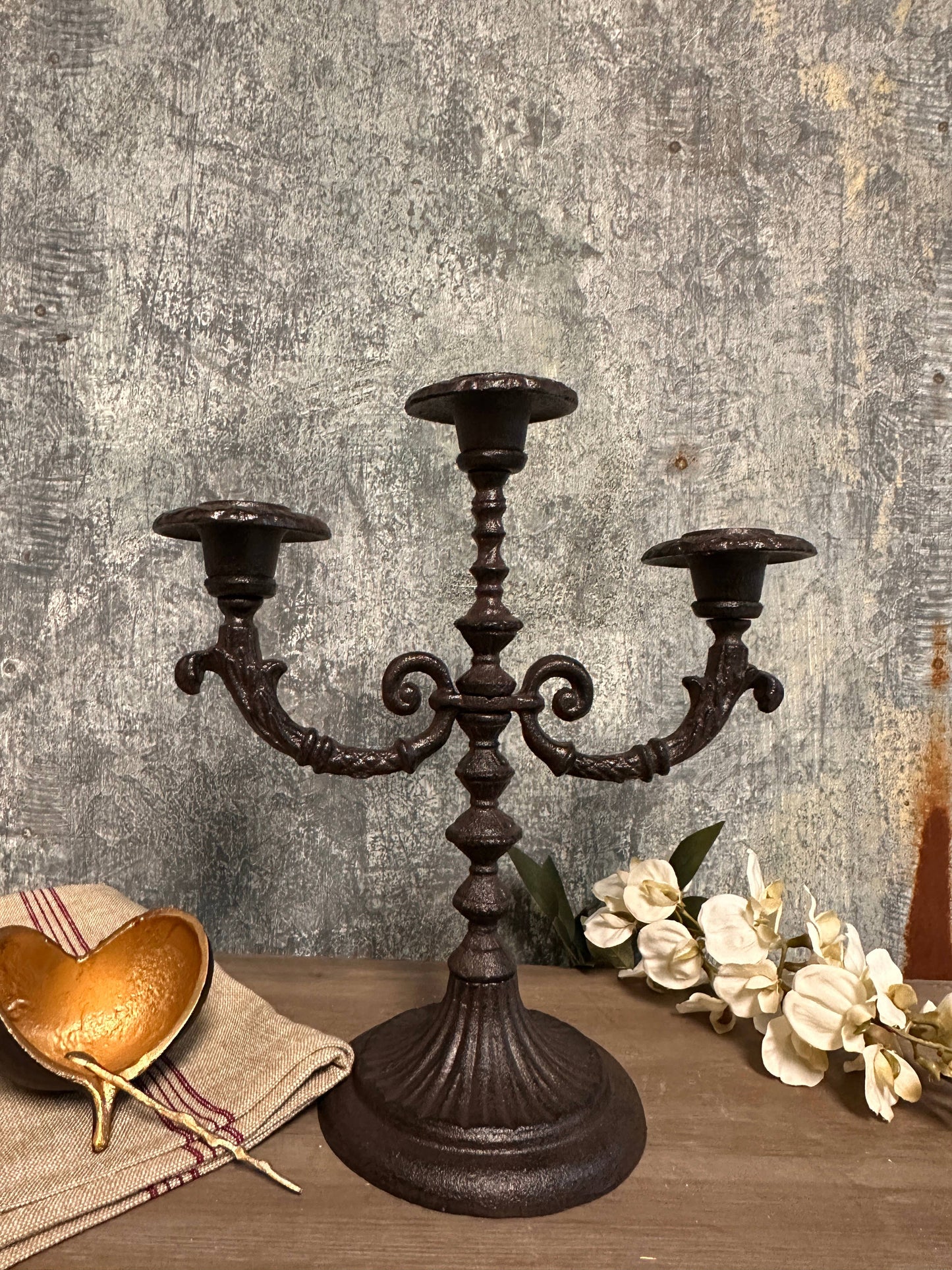 THREE HEADS CANDLESTICK HOLDER