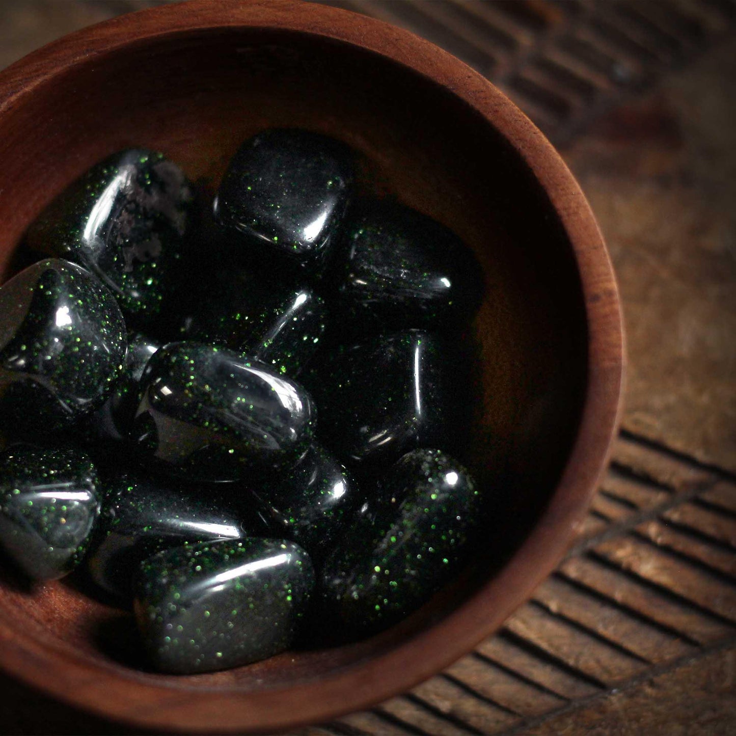 TUMBLED GREEN GOLDSTONE