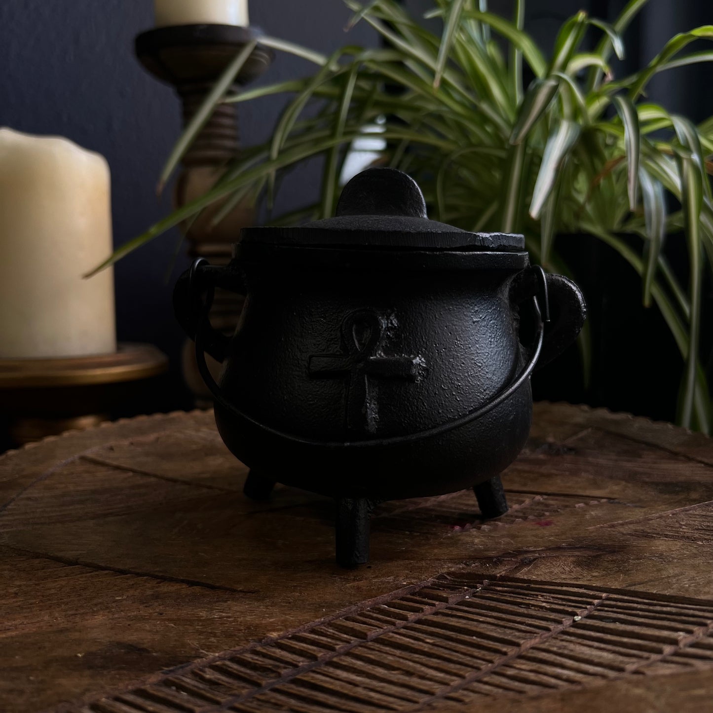 CAST IRON CAULDRON W/LID - 4.5"