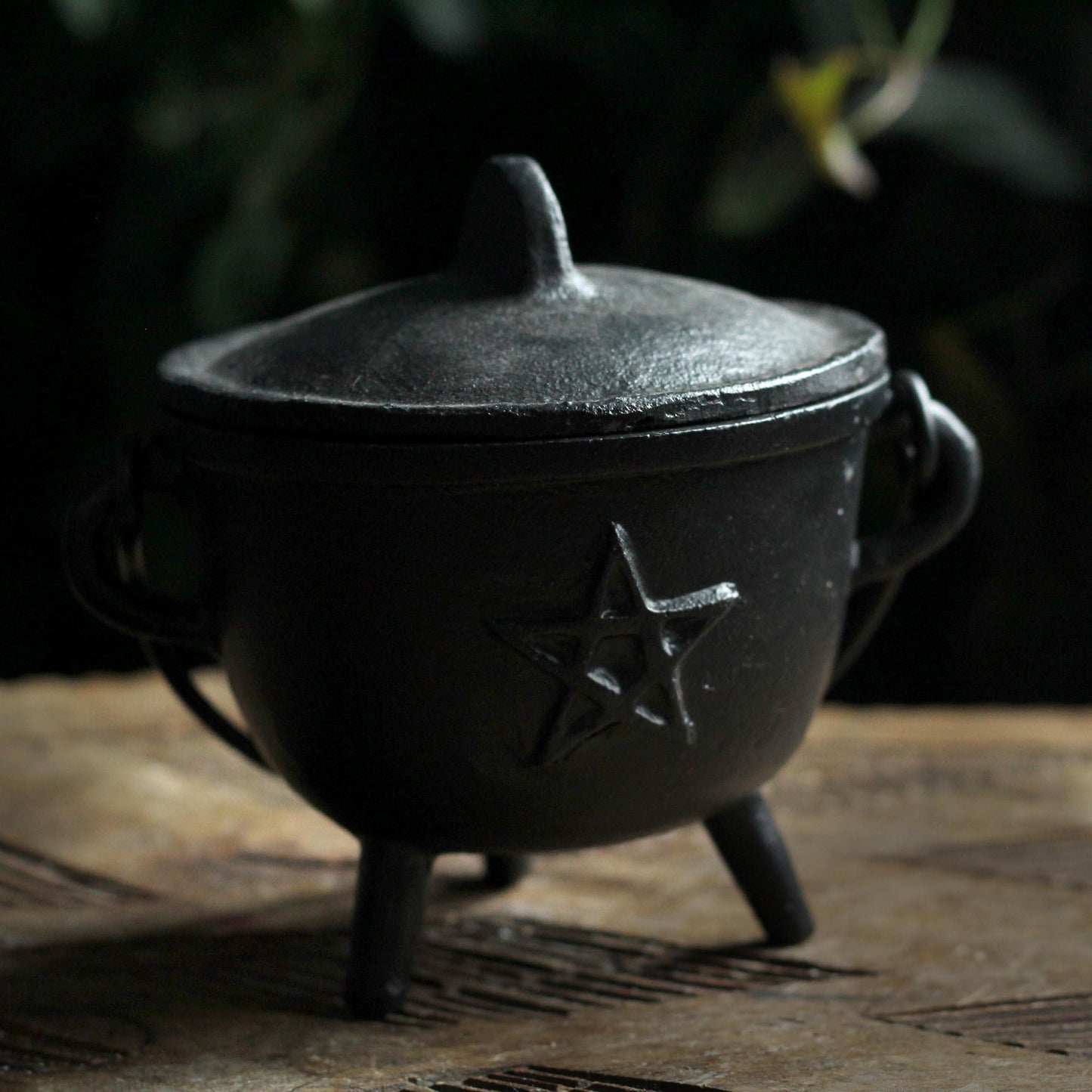 CAST IRON CAULDRON W/LID - 4.5"