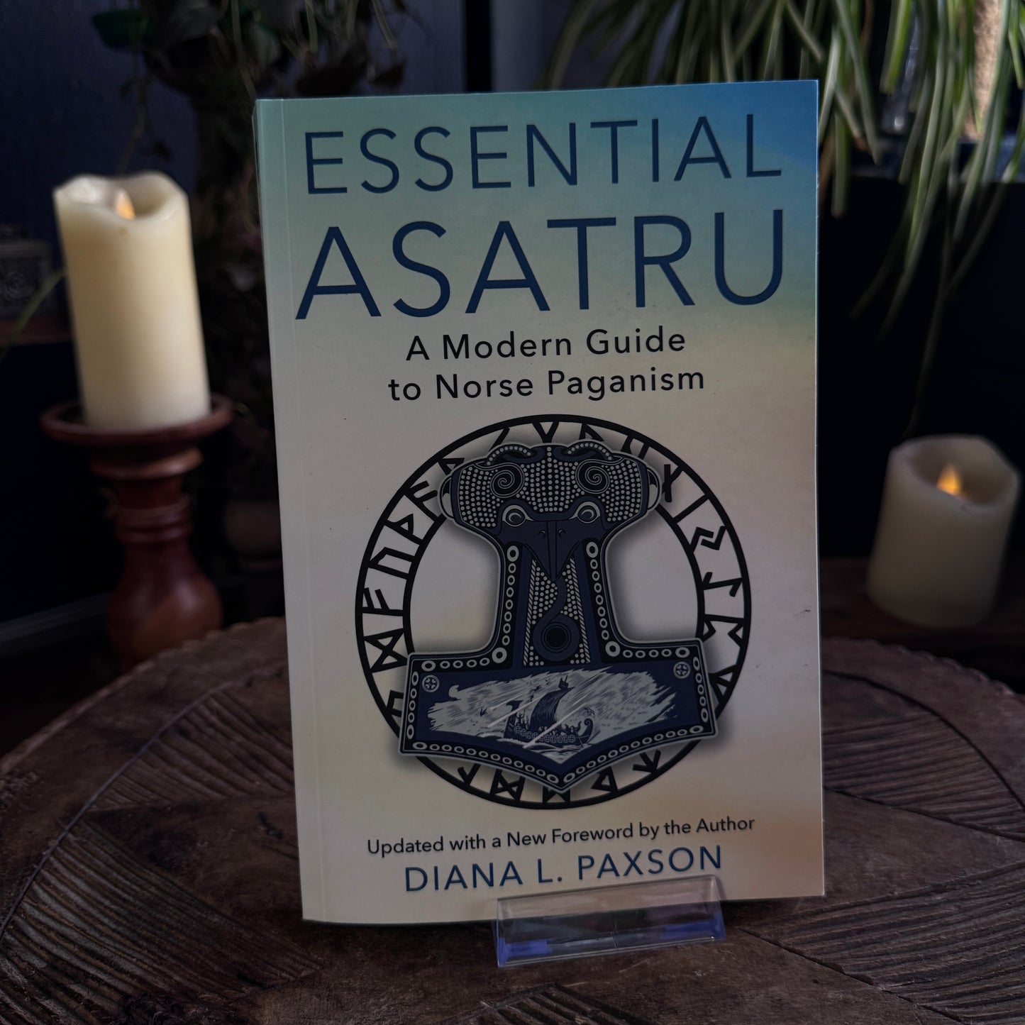ESSENTIAL ASATRU - A MODERN GUIDE