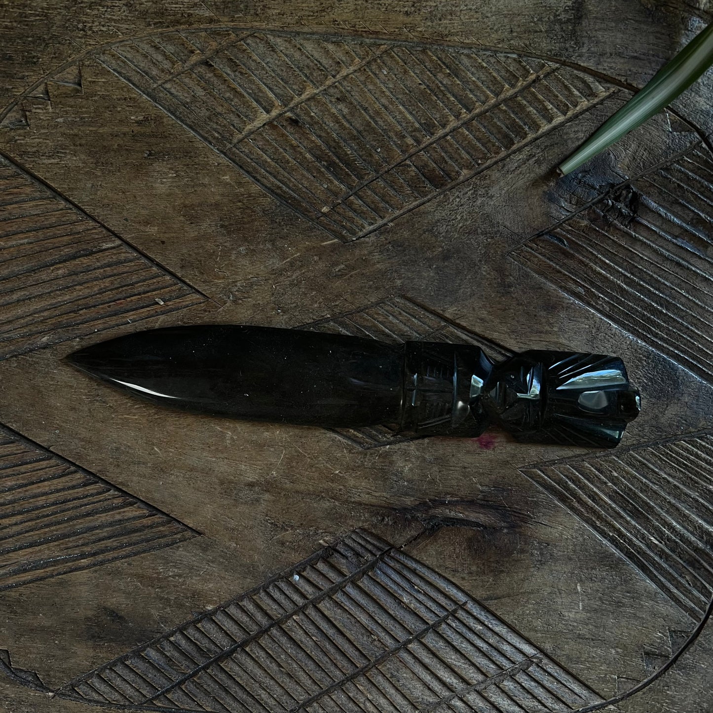 LARGE OBSIDIAN DAGGER