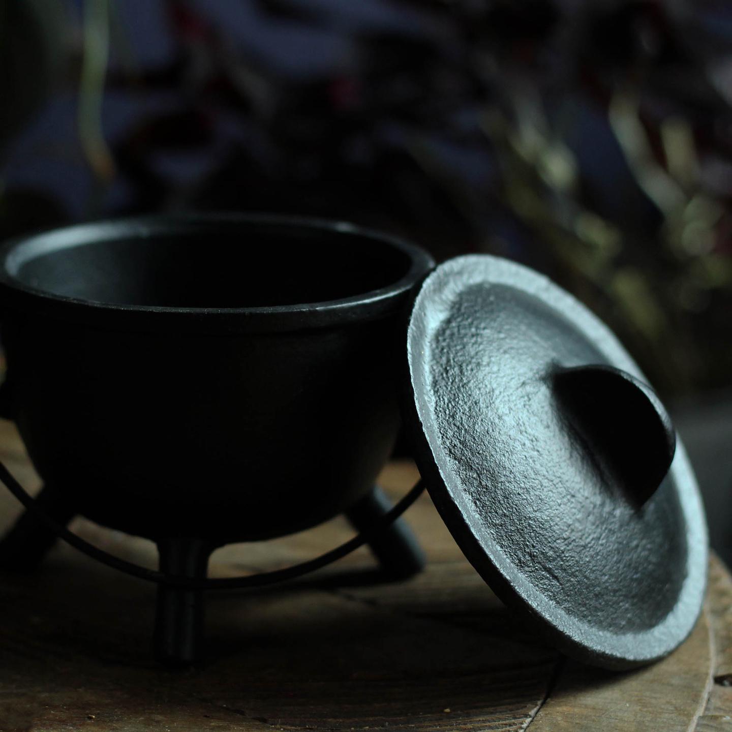 CAST IRON CAULDRON W/LID - 4.5"