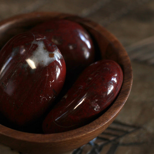 RED JASPER  PALMSTONE