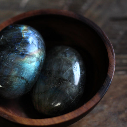 PRETTY LABRADORITE PALM STONE