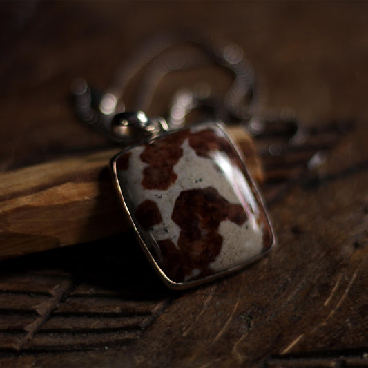 HATHOR AGATE PENDANT W/CHAIN